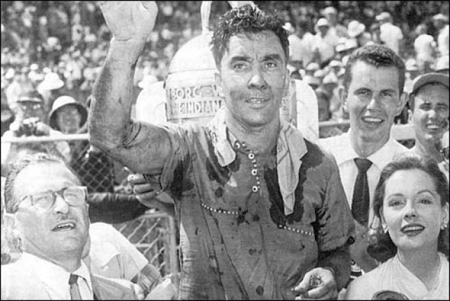 Билл Вукович. Американец был победителем гонок Инди-500 в 1953 и 1954 годах и считался одним из величайших гонщиков того времени.