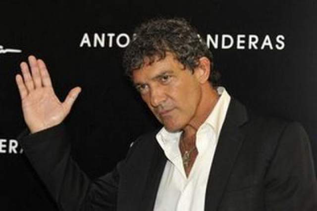 Антонио Бандерас  В 2013 году голливудский мачо снялся в рекламной кампании "Ешь Пей Жуй Orbit".