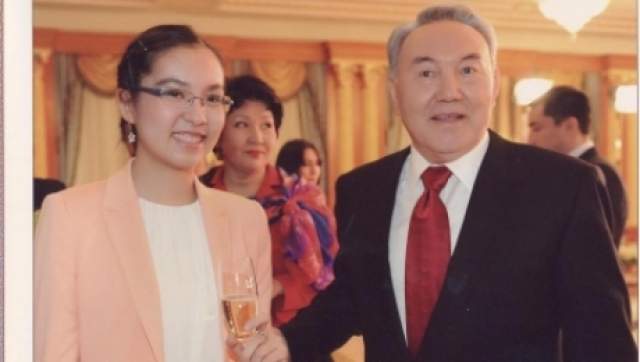 Динара - руководитель Национального фонда образования имени отца, а кроме этого совладелец значительной доли в Народном банке Казахстана.