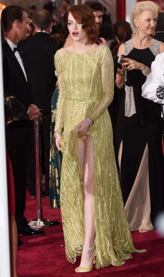 Эмма Стоун. Актриса сверкнула нижним бельем на “Оскаре-2015”.