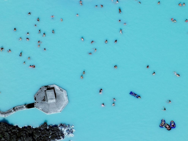 Геотермальная Голубая лагуна в Исландии. Cultura Travel/Henn Photography/Getty Images