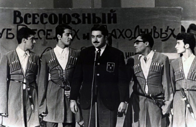 Юлий Гусман. Режиссер также играл в КВН, будучи капитаном команды "Парни из Баку" с 1964 по 1971 годы.