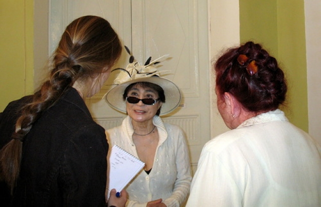 Несколько лет назад Йоко посетила Дом-музей Пушкина в Берново, где бывали ее тетушки.  "Мне кажется, - сказала она, - что я вернулась в свой дом из долгого-долгого путешествия," - сказала она.
