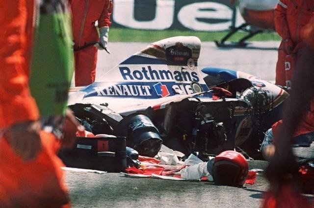 1 мая 1994 года во время гонок Гран-при Сан-Марино его машина потеряла управление, съехала с трассы и врезалась в бетонное ограждение. Сенна много раз в интервью говорил, что не совсем доволен своей машиной, так как иногда она ведет себя непредсказуемо.