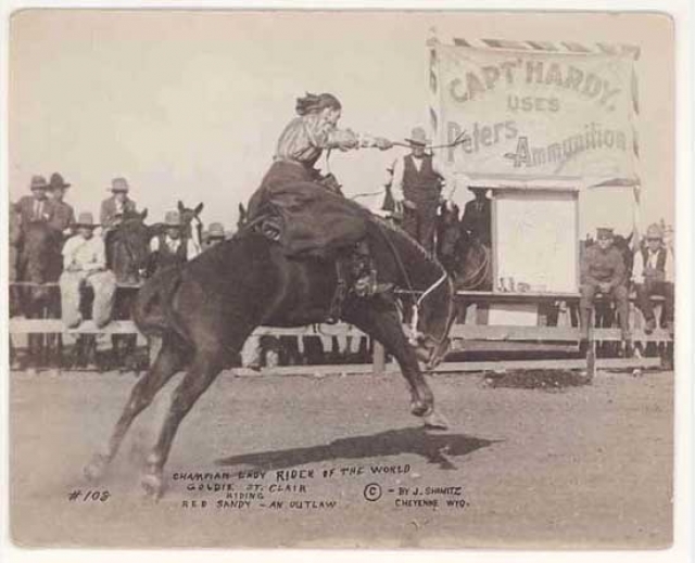 1904 - Во время вестерн-фестиваля Дни Фронтира в Шайенне Берта Каперник становится первой женщиной, участвующей в показательных выступлениях в родео на диких лошадях.