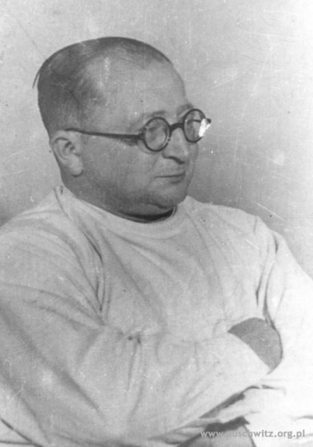 С марта 1941 по январь 1945 в Аушвице, Равенсбрюке и других местах под руководством доктора Карла Клауберга проводились опыты по стерилизации людей.