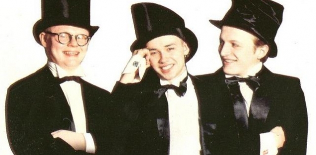 "Мальчишник". Российское хип-хоп трио  было образовано в 1991 году продюсером Алексеем Адамовым. Первые же альбомы "Мальчишника" "Секс без перерыва" и "Поговорим о сексе", выпущенные студией "Союз" в 1991 и 1992 годах, принесли бойз-бэнду невероятную популярность по всей стране.