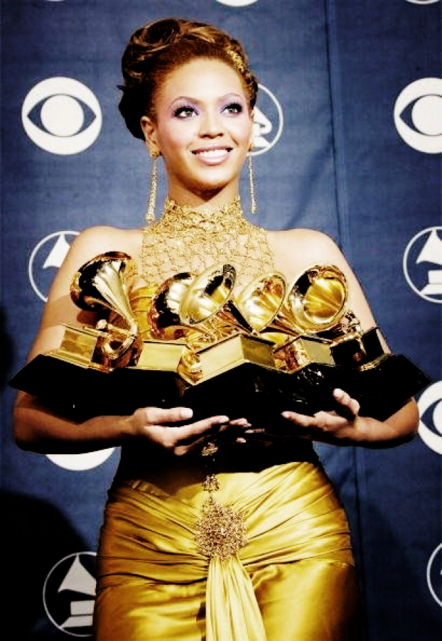Уже первый ее альбом Dangerously in Love завоевал пять премий "Грэмми". Собственно, за всю карьеру она получила 20 наград, и только три из них - будучи в составе группы.