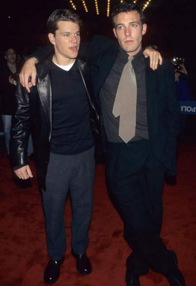 Бен Аффлек и Мэтт Дэймон на церемонии Оскар в 1997 году. В этом году они получили заветную статуэтку за сценарий к филмьу “Умница Уилл Хантинг”.
