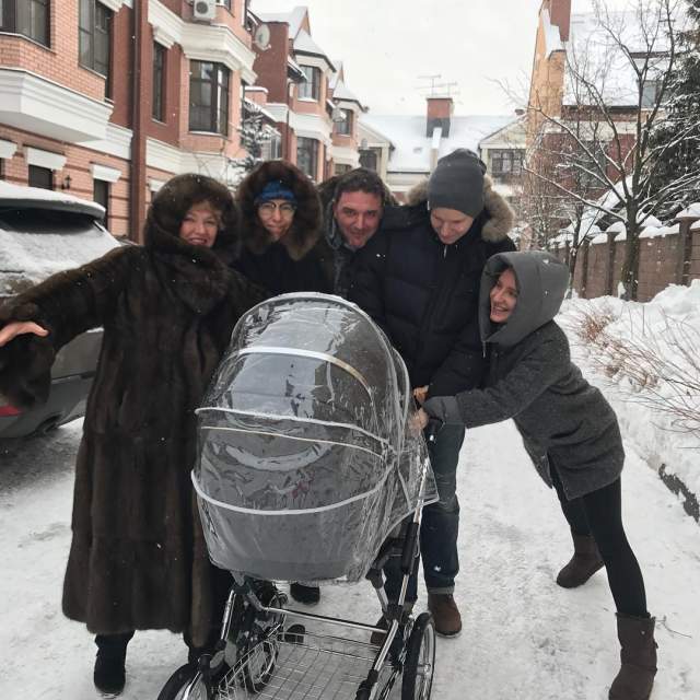 В 2016 году у Ксении Собчак и Максима Виторгана родился сын. Для Собчак он первый, для Виторгана - третий. Свой живот Собчак прятала под одеждой практически до самых родов. 