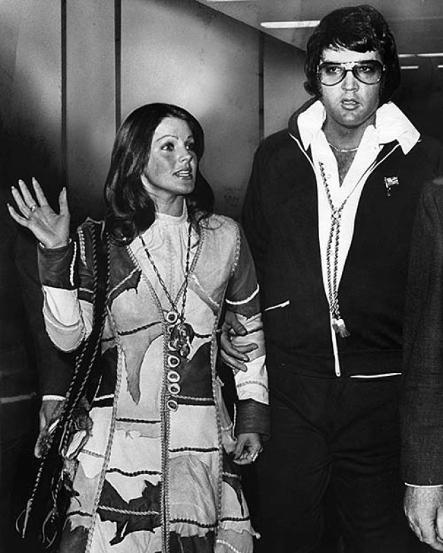 В 1971 году Присцилла объявила об уходе к своему инструктору по карате. Дочь певца,Лиза-Мари. осталась с матерью, однако часто приезжала на недели в Грейсленд.