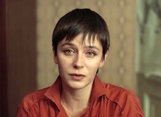 Елена Сафонова. В 1985 году, после выхода фильма "Зимняя вишня", актриса стала настоящей звездой в СССР и была признана лучшей актрисой года.