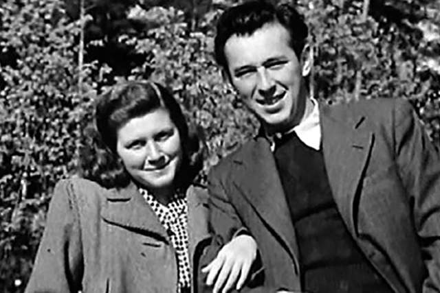 В 1944-м вышла замуж за одноклассника брата Василия, Григория Морозова (на фото), родила ему сына, развелась. В 1949-м пошла под венец с Юрием Ждановым, ученого, родила ему дочь Катю. В 1957-м в третий раз вышла замуж - за Ивана Сванидзе, но и этот брак спустя два года закончился.