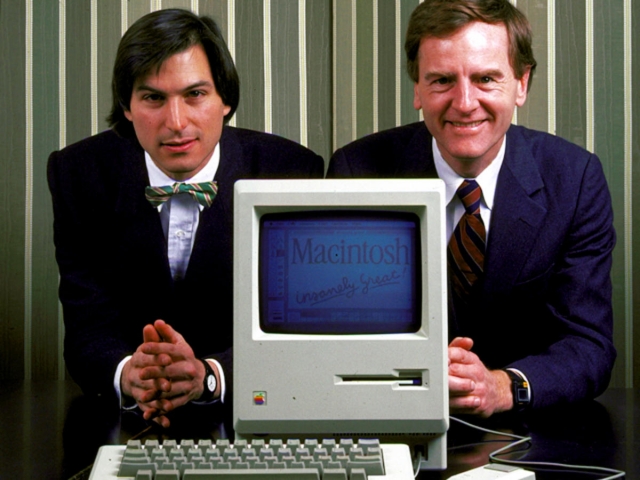 23. Увольнение. В 1983 году Джобс убедил Джона Скалли перейти из компании Pepsi-Cola в Apple. Впоследствии, в результате конфликта между ними, сам Стив Джобс был отстранен от руководства проектами и вынужден был уйти из Apple.