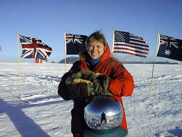 Джерри Нильсен. Проведение химиотерапии в условиях антарктической экспедиции. Джерри Лин Нильсен была единственным врачом на американской антарктической станции «Амундсен-Скотт» в 1999 году. Именно там она и обнаружила у себя симптомы рака груди. 