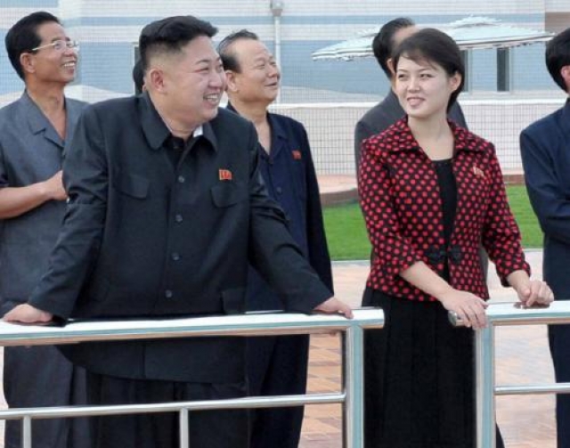 По сведениям из СМИ, осенью-зимой 2010 года или зимой 2011 года она родила ребенка, на появлении которого настаивал её свёкор Ким Чен Ир; второй ребёнок у нее родился в конце декабря 2012 года.