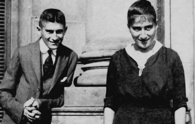 Произведения Кафки стали сенсацией. И сегодня он — один из самых популярных писателей в мире. Примечательно, что возлюбленная Кафки, у которой хранилось много его рукописей, послушалась умирающего и уничтожила все, что у нее было.