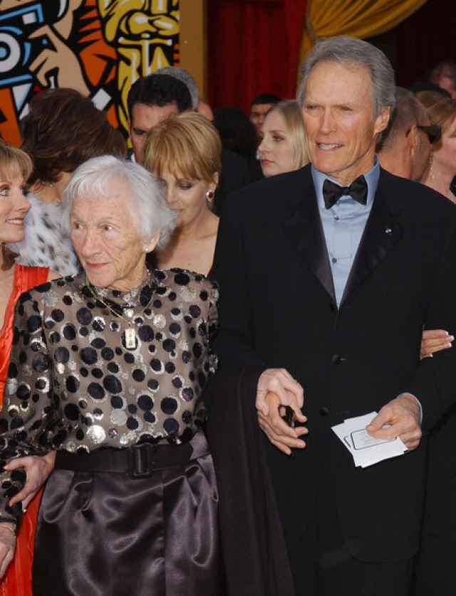 Родители Клинта Иствуда. Отец актера, Клинтон Иствуд-старший был рабочим сталелитейного завода, мать, Маргарет Рут Иствуд - работницей завода IBM.