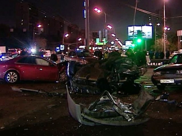 В ночь на 10 октября 2012 года в ДТП попала актриса Марина Голуб : в автомобиль Hyuindai, где ехала Голуб, врезался Cadillac, проехавший на красный сигнал светофора.