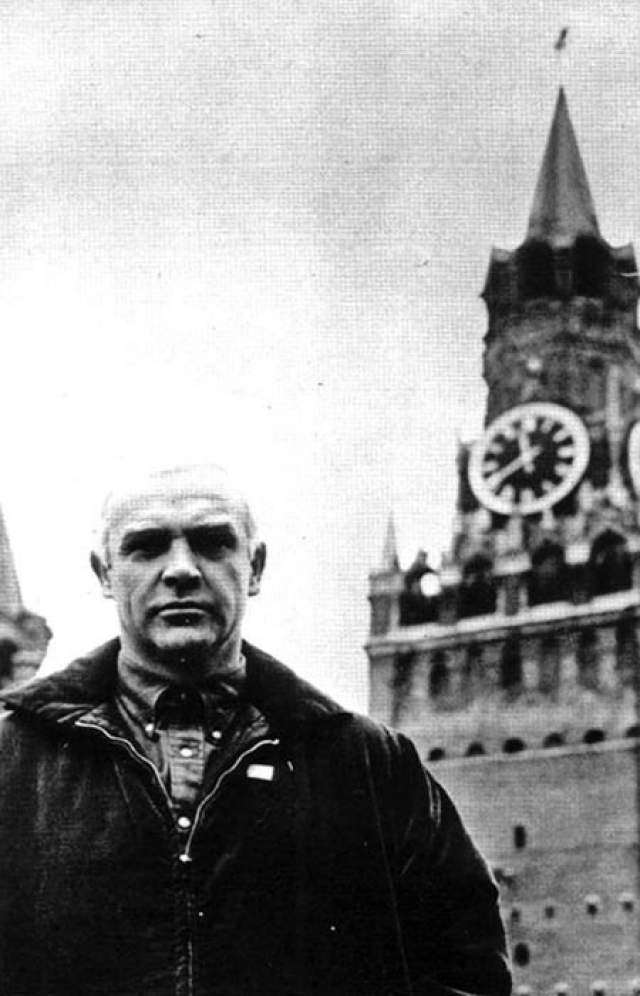 Английский актер Шон Коннери на Красной площади в Москве, 1969 год. Шон приезжал для съемок фильма "Красная палатка".