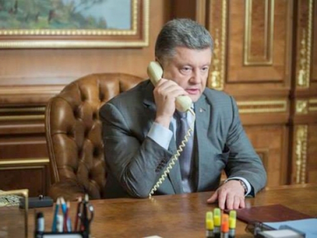 В 2016 году пранкер Вован разыграл Порошенко, позвонив от имени президента Киргизии. Беседа длилась более 15 минут. Все это время Порошенко просил Атамбаева поддержать Украину во время назначенного на 15 ноября голосования в ООН по вопросу соблюдения прав человека в Крыму.