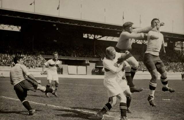 Эктор Кастро. Чемпион мира 1930 года и единственный чемпион мира в истории футбола без кисти руки. В 13 лет он сам себе случайно отрезал ее электрической пилой.