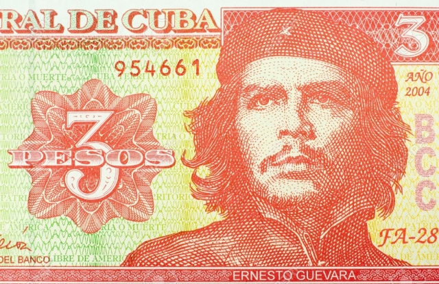 Че Гевара по сей день является национальным героем Кубы, его портрет есть на кубинских песо, в школах ежедневные занятия начинаются с песни "Мы будем как Че".