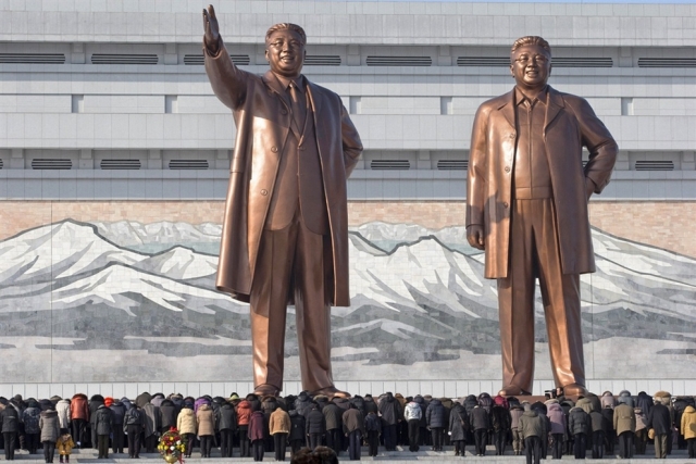 Так, была воздвигнута статуя Ким Чен Ира стоимостью $10 млн.