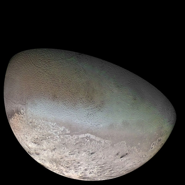 Фотография Тритона (крупнейший спутник Нептуна)
