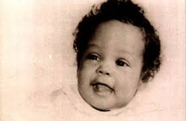 Уитни Хьюстон родилась 9 августа 1963 года в городе Ньюарк штата Нью-Джерси младшей из троих детей в семье Джона и Сисси Хьюстон.