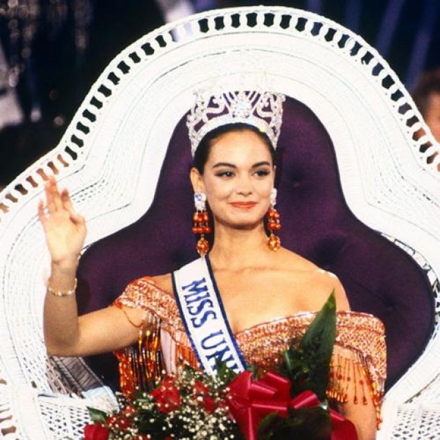 Лупита Джонс, Мексика. «Мисс Вселенная — 1991». 22 года, рост 173 см.
