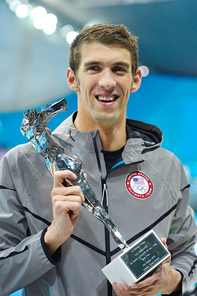 Майкл Фелпс. Американский пловец, единственный в истории спорта 18-кратный олимпийский чемпион - обладатель сравнительно небольших доходов  в $3-5 млн. 