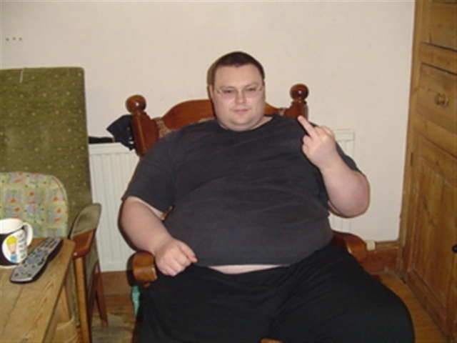 Майк Уодби. В 21 год парень весил 140 килограммов, проводя большинство свободного времени у компьютера или телевизора. В результате в 29 лет он весил уже 210 кг!