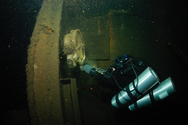 Нашел корабль после трехлетних поисков на глубине 23 метров немецкий подводный археолог, 44-летний Ульрих Рестемейер.