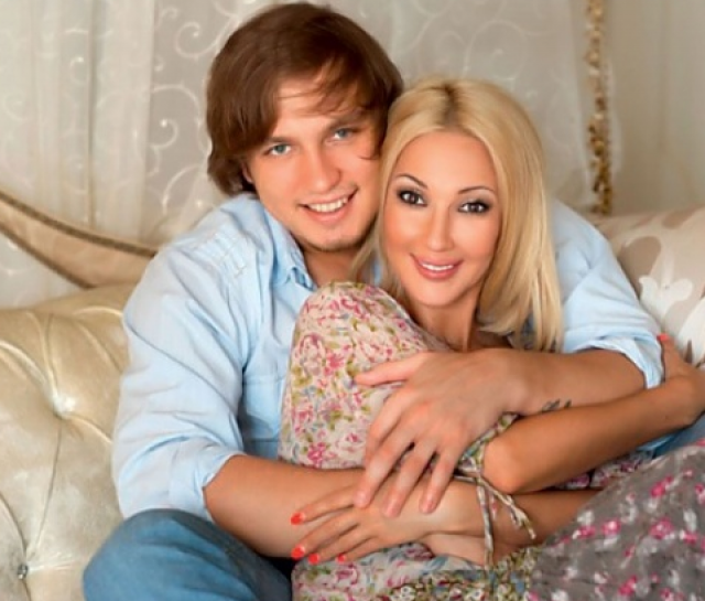 Лера Кудрявцева - родила второго ребенка в 47 лет. Первого сына телеведущая родила еще в юности.