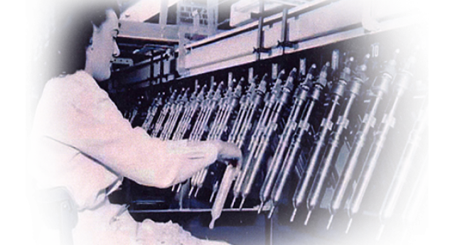 В 1920-х производство презервативов было автоматизировано. Первую полностью автоматизированную линию собрал Фред Киллиан из Огайо, и продал ее за 20 000 долларов, что составляет около 2 000 000 долларов на сегодняшние деньги.