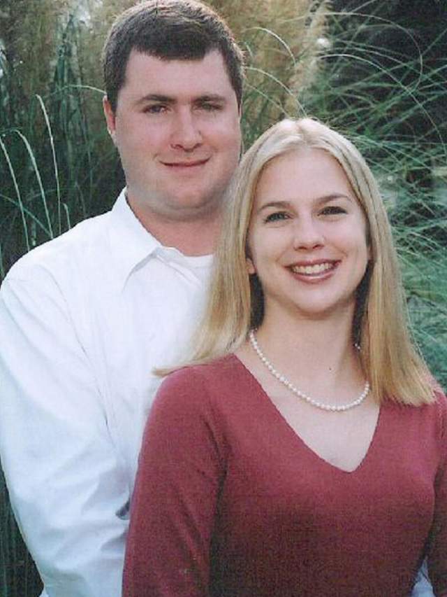 Водолазы случайно обнаружили труп 26-летней Тины Уотсон, погибшей 22 октября 2003 года во время медового месяца. Девушка с супругом по имени Гейб отправились на медовый месяц в Австралию, где они и решили заняться дайвингом.