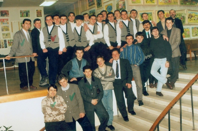 "Махачкалинские бродяги" - команда КВН Дагестанского Государственного Университета, чемпион Высшей лиги КВН 1996 года.