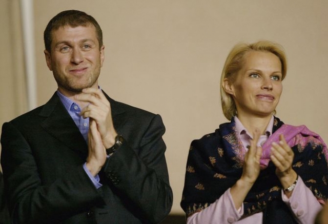 С супругой Ириной , с которой у них было шестеро детей, олигарх развелся в марте 2007 года.