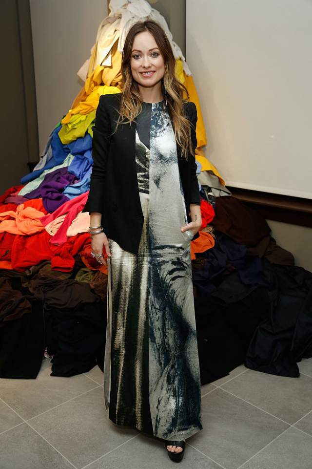 А это бюджетное платье Оливии Уайлд из эксклюзивной экологичной линии H&M Conscious можно было приобрести в обычных магазинах фирмы.