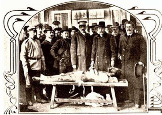 После кровавых событий Георгий Гапон бежал заграницу. В марте 1906 года он был задушен эсерами на одной из дач под Петербургом. Труп его обнаружили 30 апреля.
