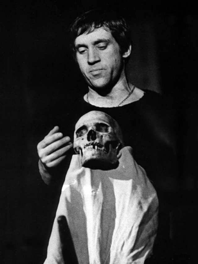 18 июля Высоцкий сыграл Гамлета в последний раз. В тот вечер он себя чувствовал некудышно, и врач за кулисами периодически делал ему уколы.