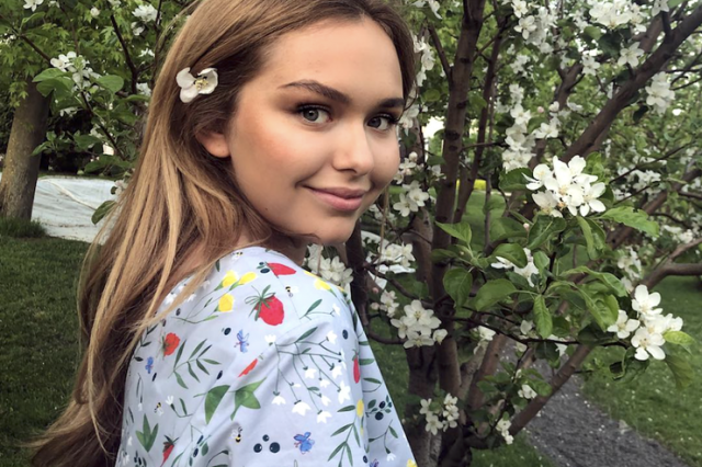 Стефания Маликова, 18 лет. У юной дочери известного российского музыканта и продюсера отличная фигура. Но, как и все девушки, она хочет быть идеальной.