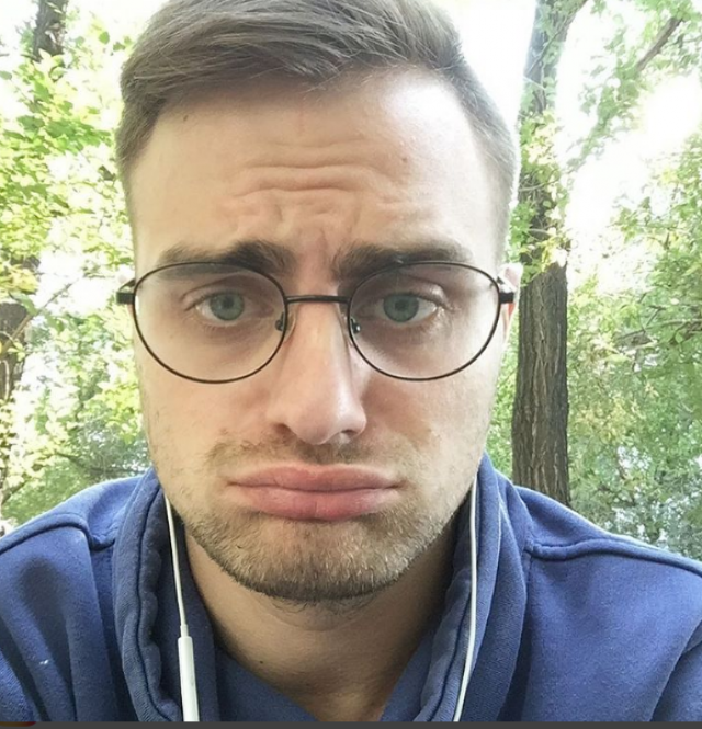 В российском Instagram пользователи нашли молодого человека, который удивительно похож на известного британского актера Дэниэла Рэдклиффа . Русский "Гарри Поттер" живет в Красноярске и зовут его Николай Последа.