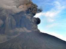 Сотни российских туристов застряли на Бали из-за извержения вулкана
