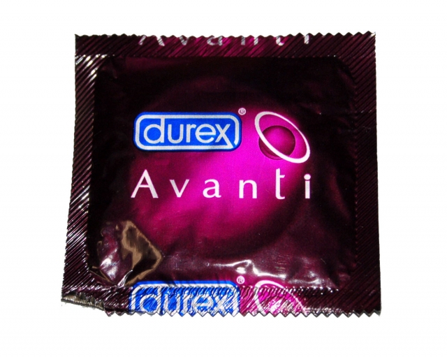 Презервативы продолжали совершенствоваться: в 1990-е Durex выпустила в продажу первый полиуретановый презерватив, под маркой Avanti. Durex также был первым производителем презервативов, открывшим свой веб-сайт. Это произошло в 1997 году.