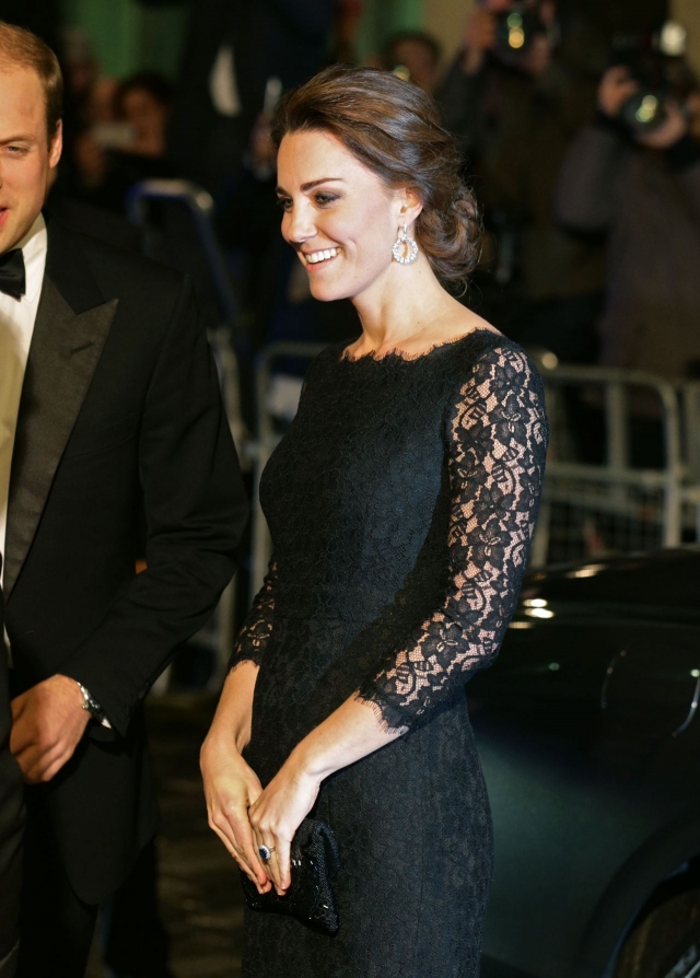 Кейт Миддлтон и принц Уильям. Супруга принца Уильяма появилась на ежегодном музыкальном шоу Royal Variety Performance в вечернем наряде, который подчеркивал ее округлившийся живот.