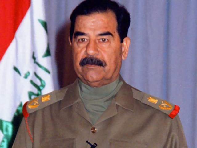 Саддам Хусейн. Усы бывшего лидера Иракской Республики стали настолько неотделимы от его образа, что скрываясь от американцев, он даже сбрил их, оставив одну бороду.