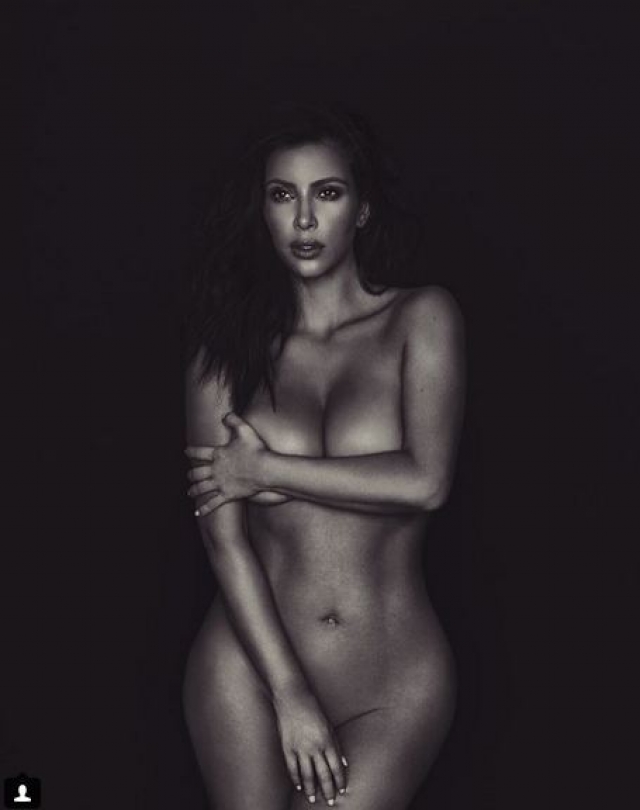 В ответ на критику Ким выложила еще одно “голое” ретро-фото.