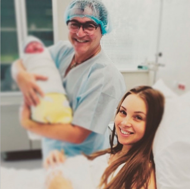 Дмитрий Дибров. 27 мая 2015 года - Дибров стал отцом в пятый раз. Молодая жена Полина родила сына Илью в подмосковной клинике Лапино.